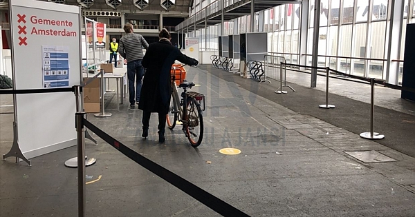 Hollanda genel seçimlerinde oy verme işlemi Kovid-19 salgını gölgesinde devam ediyor