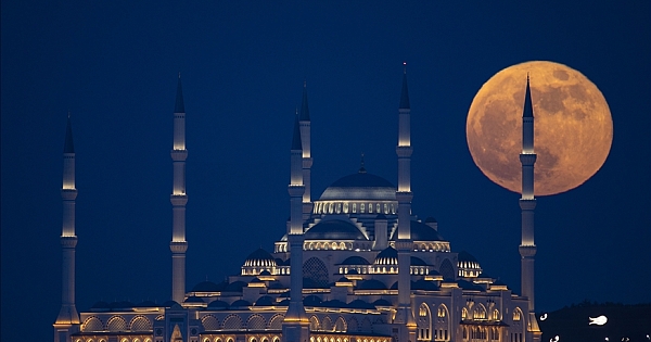 'Süper Ay' Türkiye'de görsel şölen oluşturdu