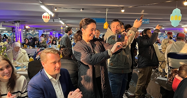 Amsterdam Belediye Başkanı Halsema "sokak iftarı"na katıldı