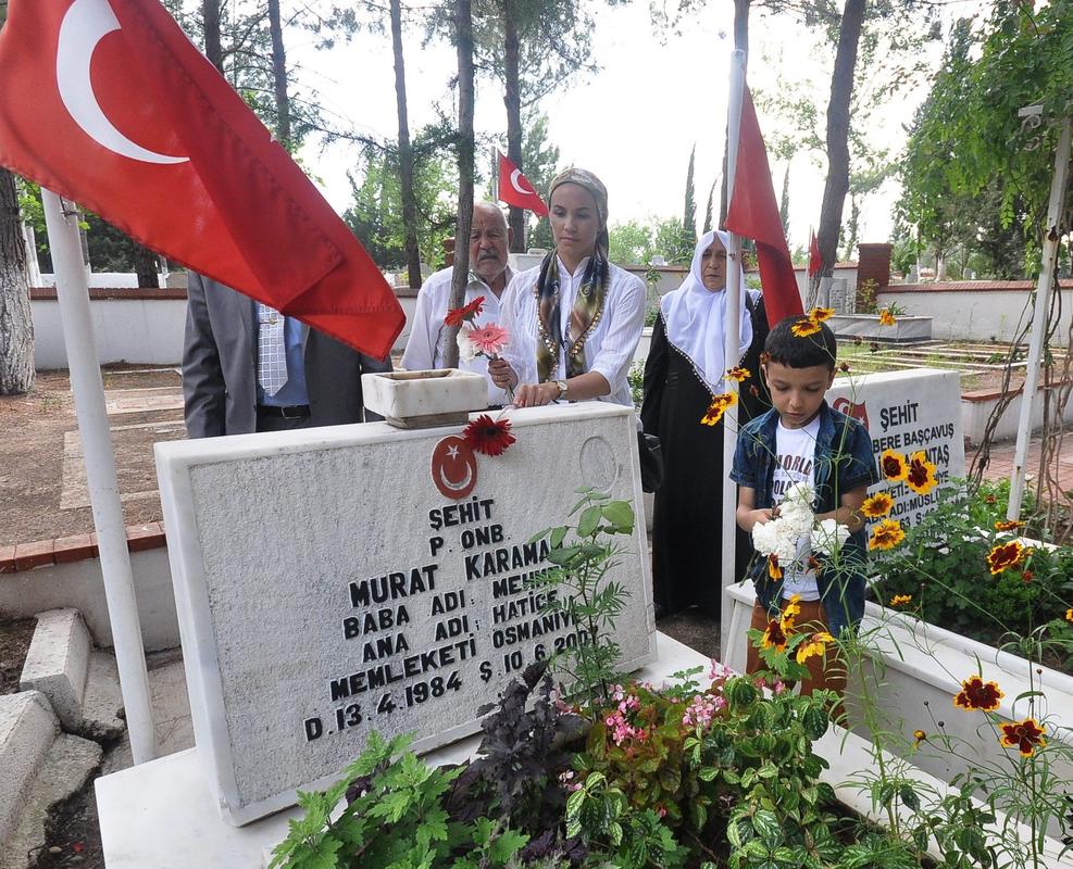 Hollandalı kadının şehit nişanlısına vefası