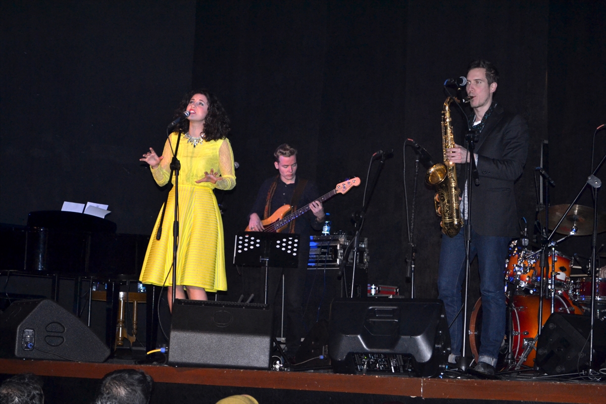 Caz sanatçısı Karsu Dönmez, Hatay'da konser verdi