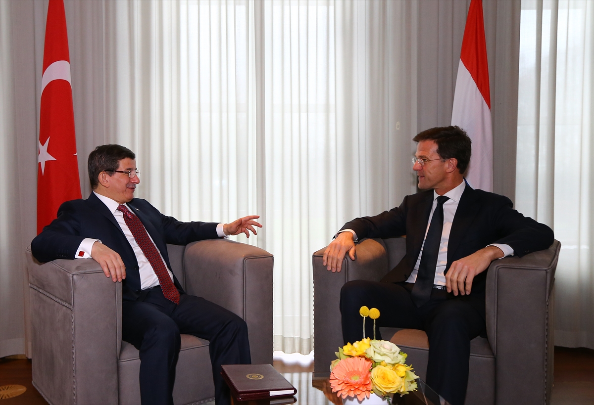 Başbakan Davutoğlu Hollanda'da