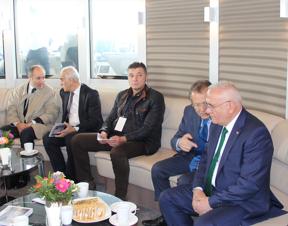 Ekonomi Bakanı Elitaş Hollanda'da