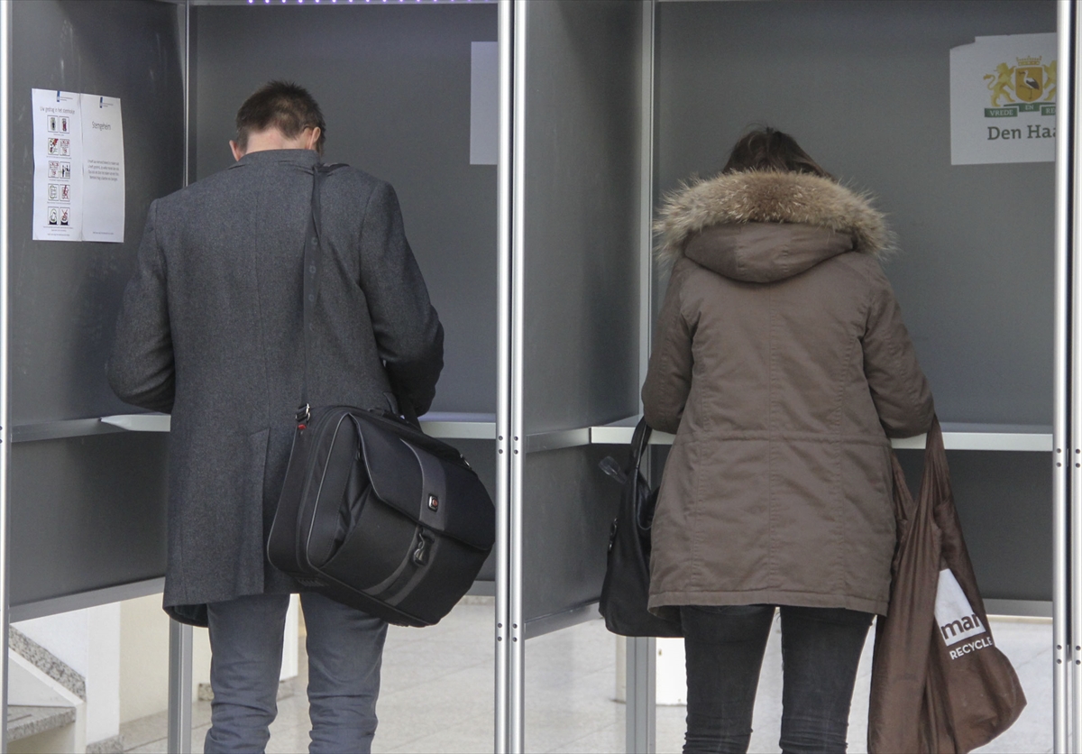 Hollanda, AB-Ukrayna ortaklık anlaşması için sandık başında