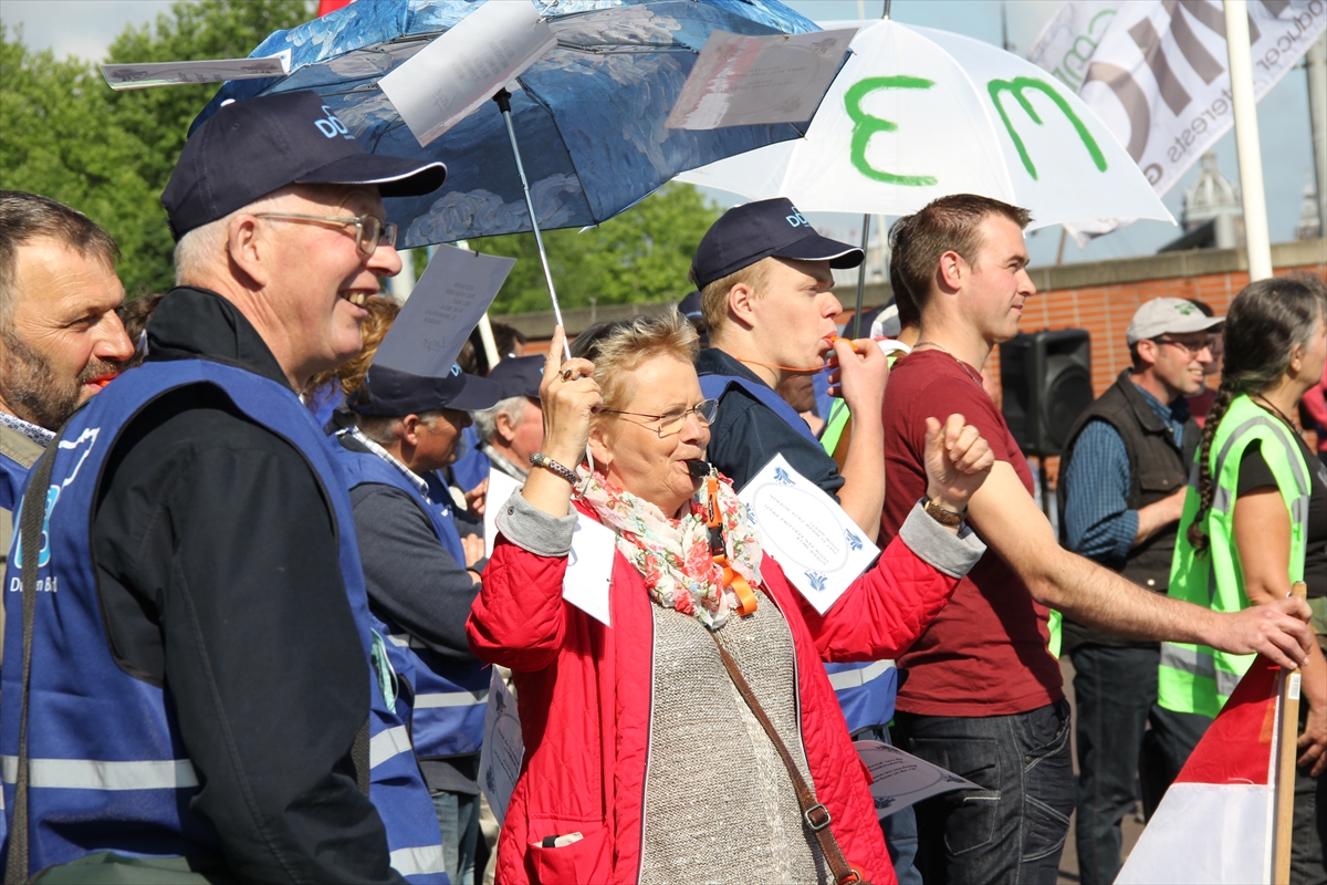Hollandalı süt üreticilerinden protesto