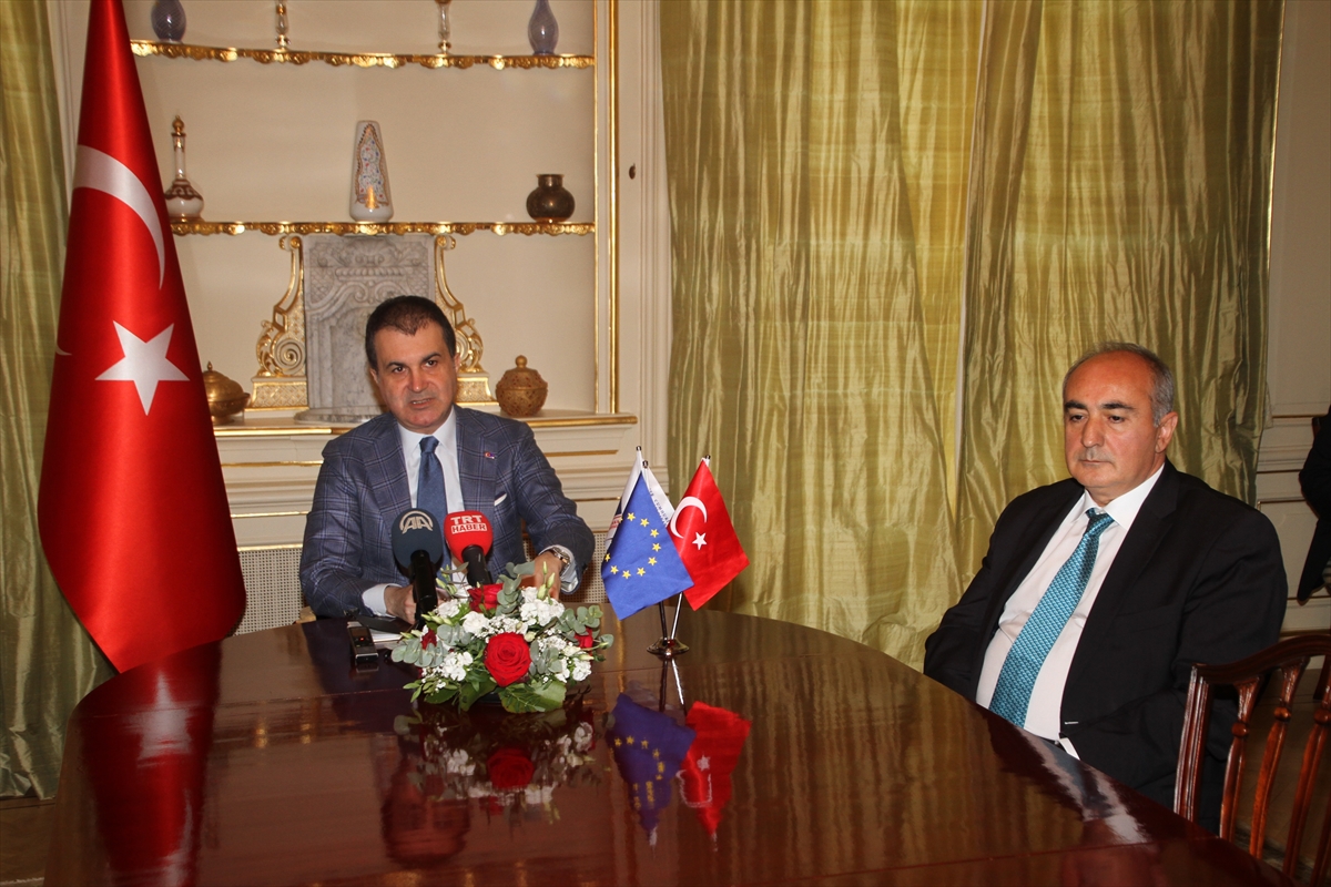 AB Bakanı Çelik Hollanda'da