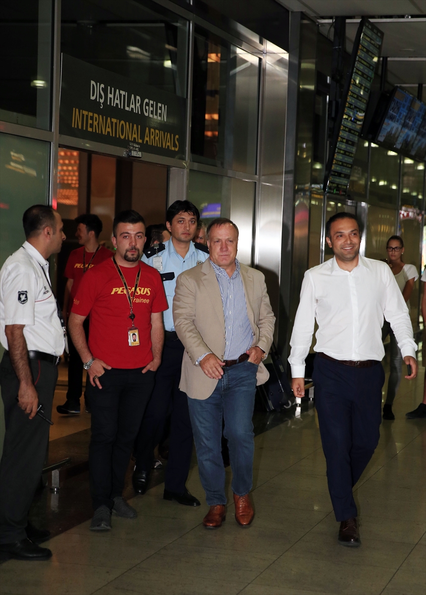 Advocaat, Fenerbahçe için İstanbul'da