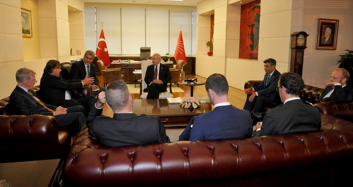 Kılıçdaroğlu, Hollanda Dışişleri Bakanı Koenders ile bir araya geldi