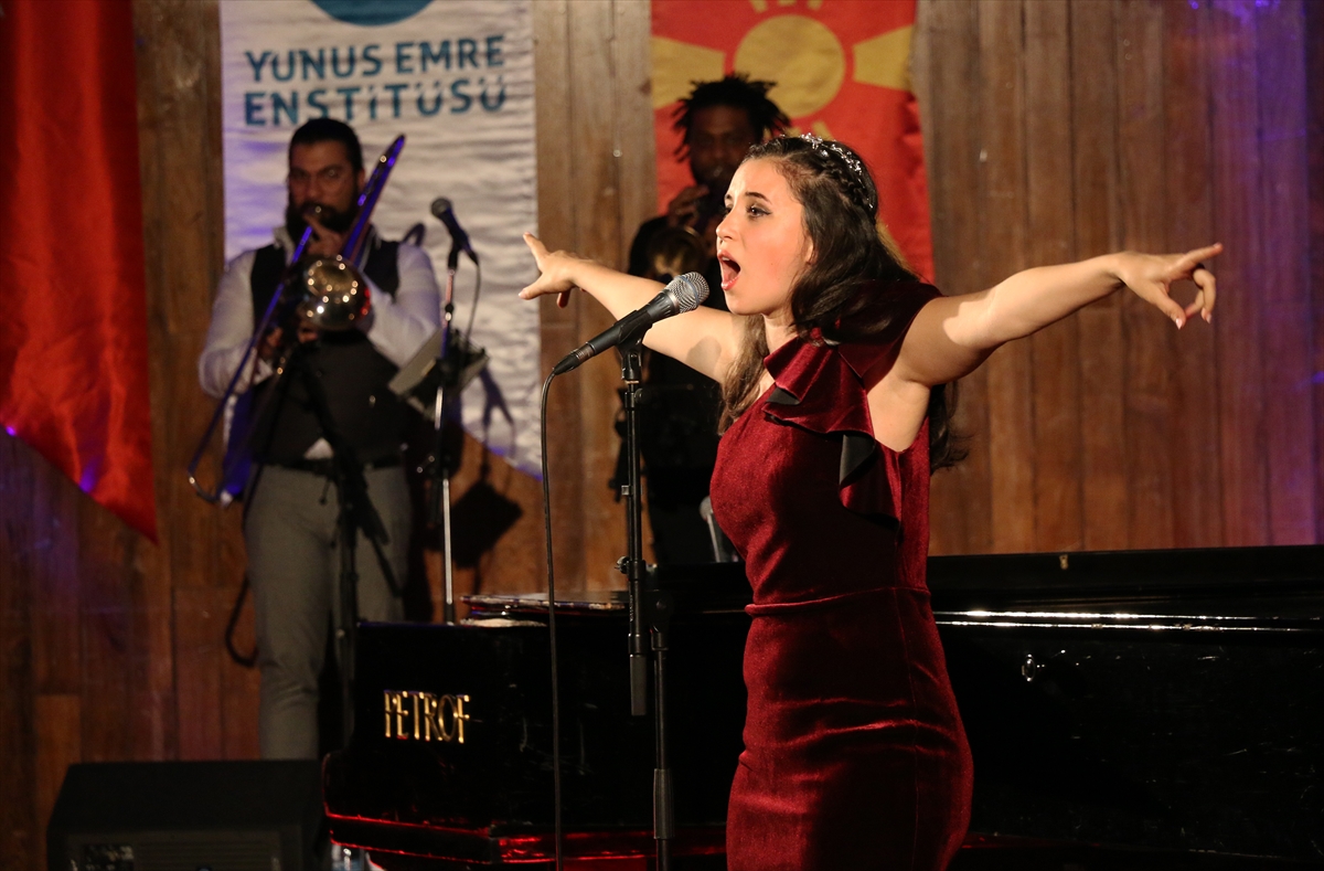 Karsu Dönmez Makedonya'da konser verdi