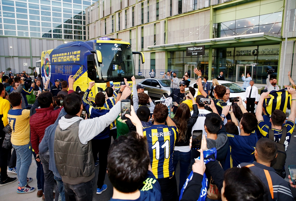 Fenerbahçe kafilesi İzmir'e geldi