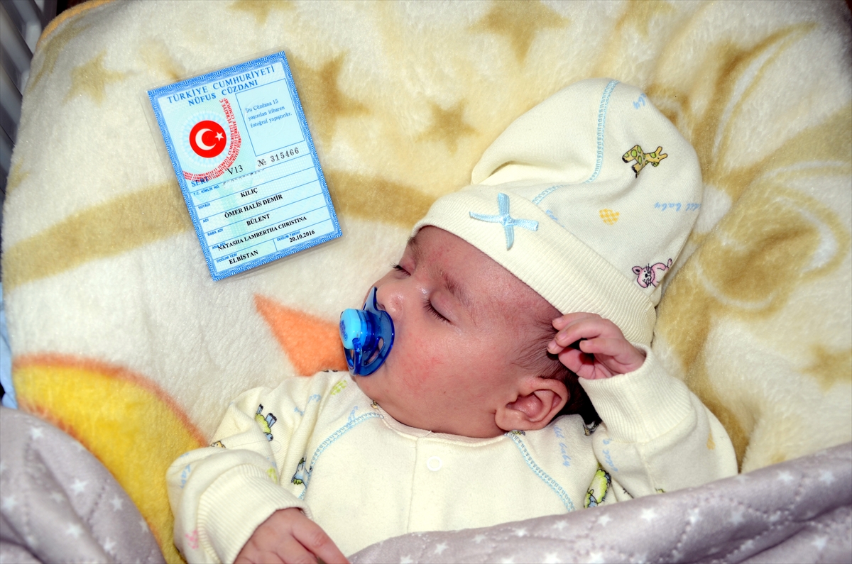 Bebeklerine "Ömer Halis Demir" ismini verdiler