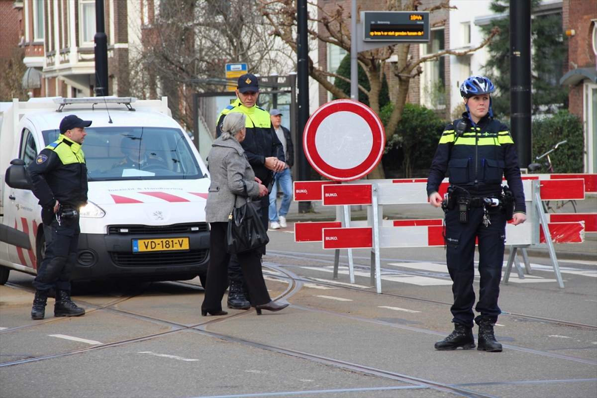 Türkiye'nin Rotterdam Başkonsolosluğu önündeki yol kapatıldı