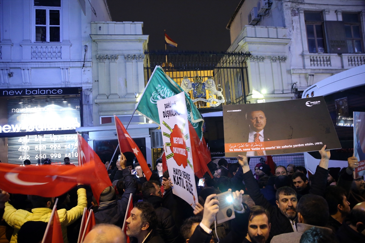 Hollanda'nın İstanbul Başkonsolosluğu önünde protesto