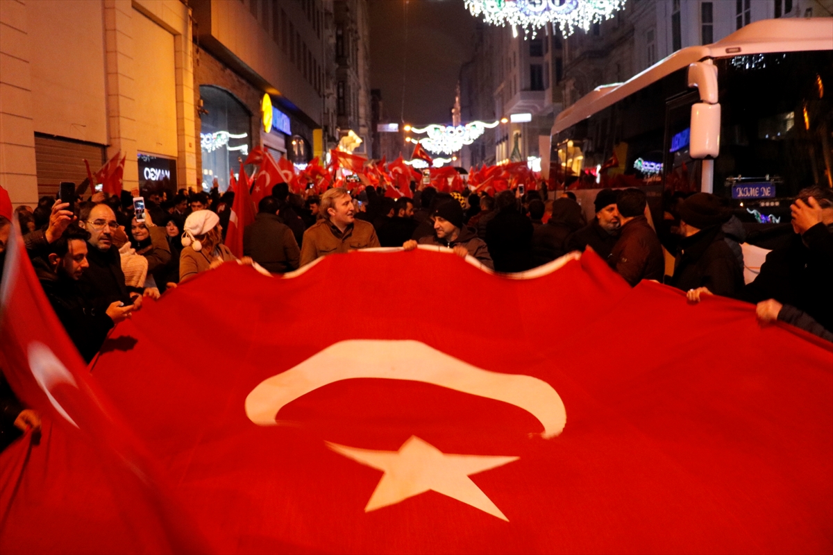 Hollanda'nın İstanbul Başkonsolosluğu önünde protesto
