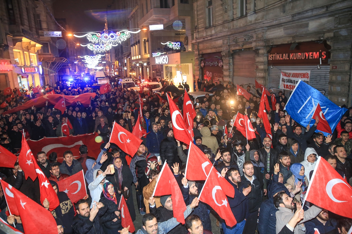 Hollanda'nın İstanbul Başkonsolosluğu önünde protesto