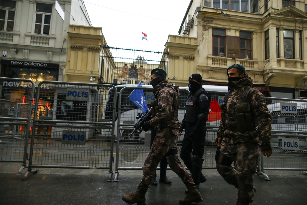 Hollanda'dan diplomatik skandal