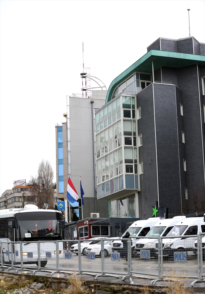 Hollanda'dan diplomatik skandal