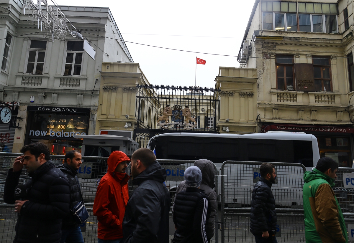 Hollanda'dan diplomatik skandal