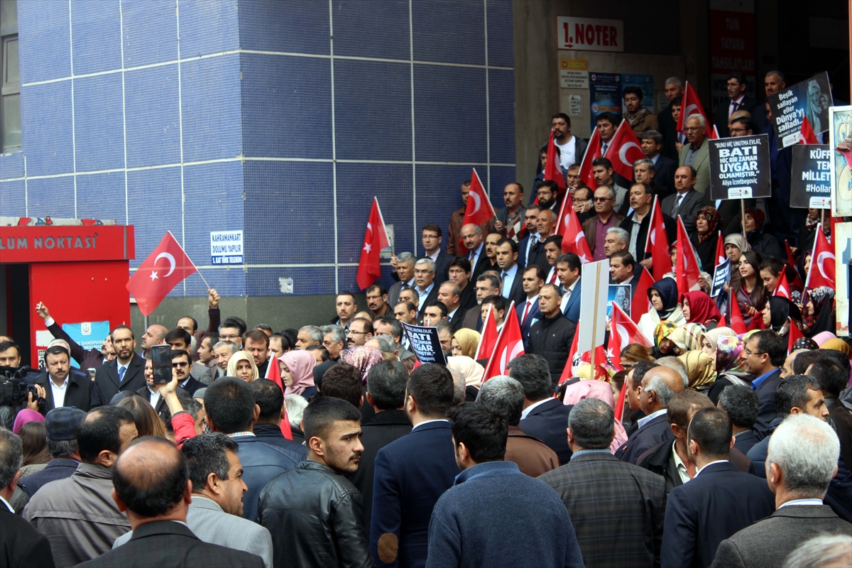 Hollanda'nın skandal tavrına tepkiler