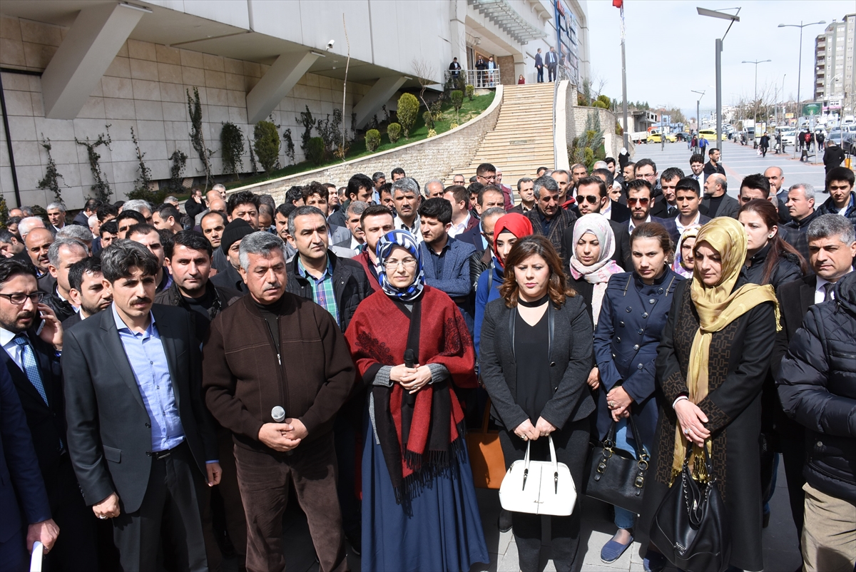 Hollanda'nın skandal tavrına tepkiler