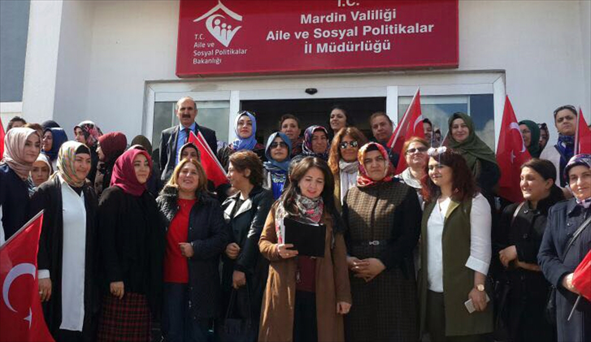 Hollanda'nın skandal tavrına tepkiler