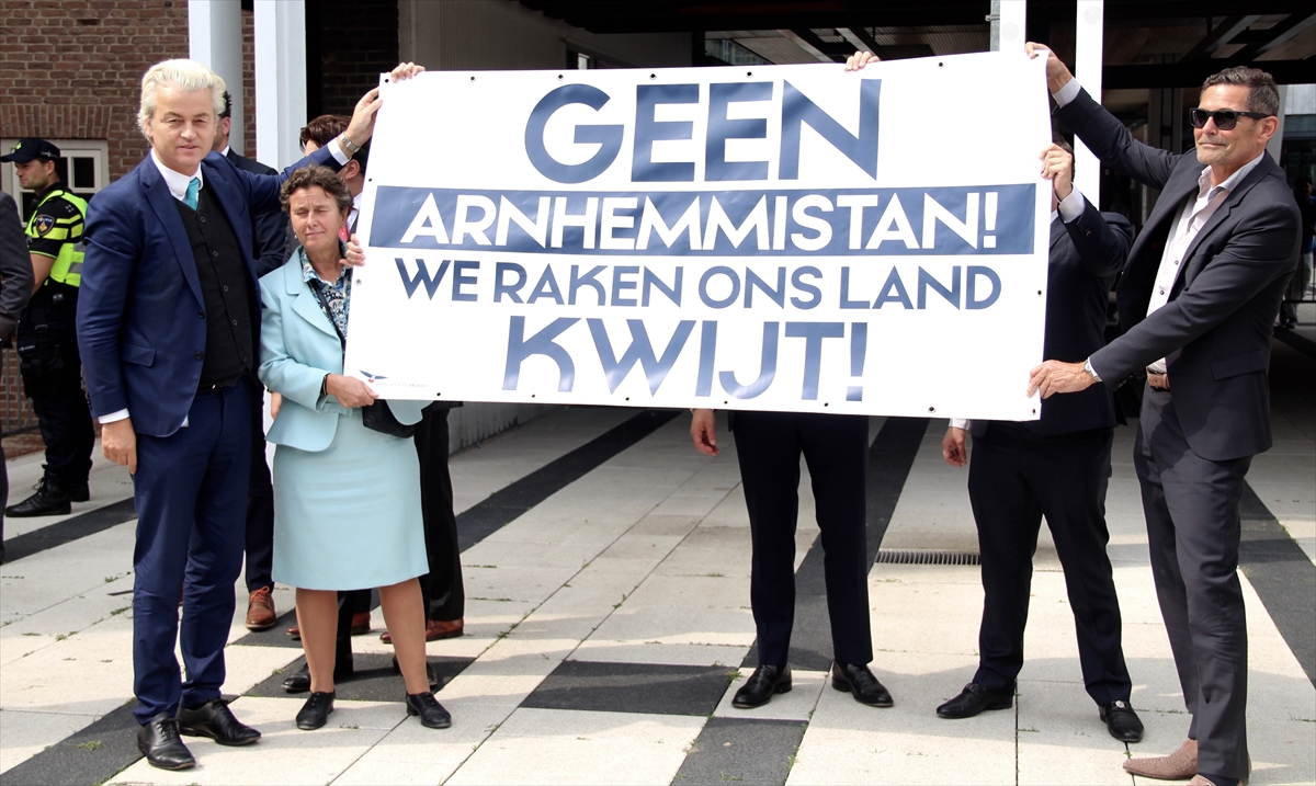 Wilders'den Fas asıllı Müslüman belediye başkanına protesto
