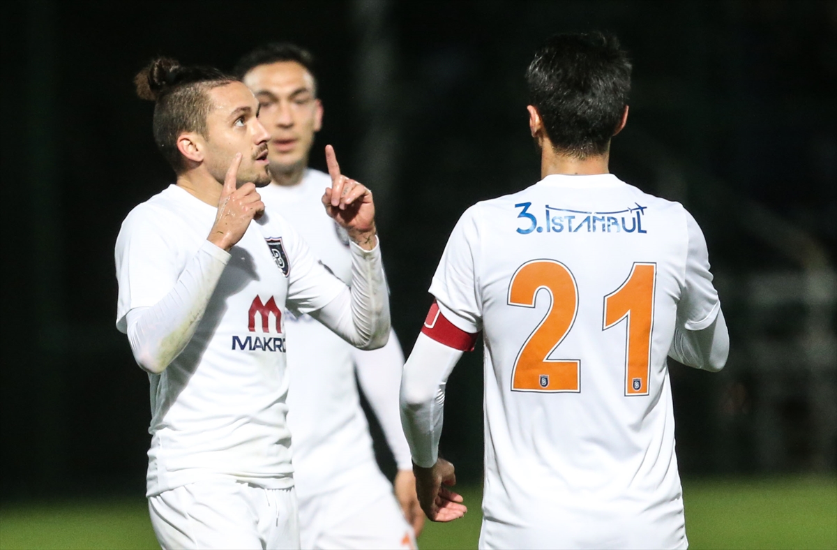Medipol Başakşehir - Ado den Haag