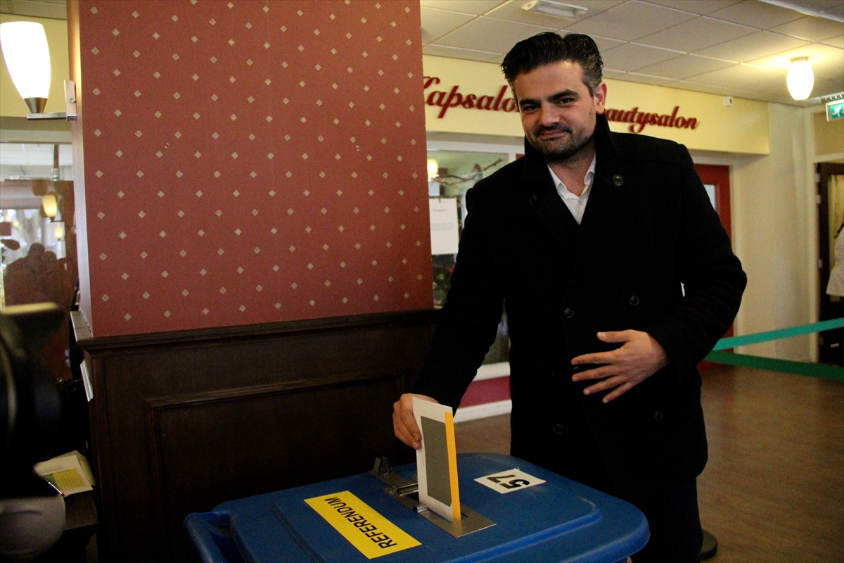 Hollandalılar yerel seçim için sandık başında