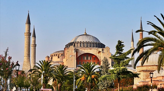 Ayasofya'nın tekrar 'Saatin başladığı yer' olacağına inanıyoruz