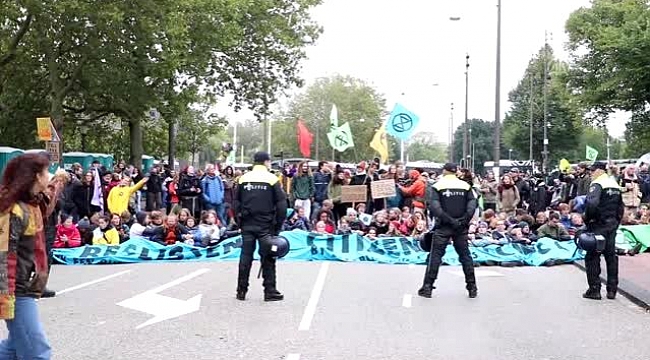 Hollanda'da iklim protestocularının işgal eylemleri