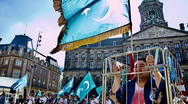 Uygur Türkleri Hollanda'da Çin'i protesto etti