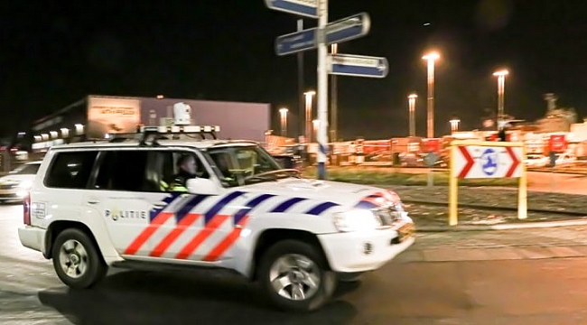 Hollanda'da bir geminin konteynerinde 25 kaçak göçmen yakalandı