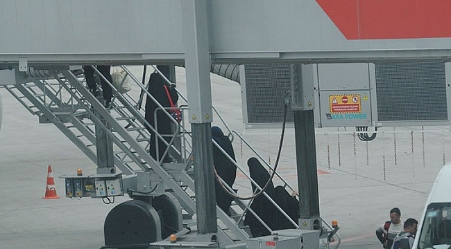 Hollanda uyruklu 2 yabancı terörist savaşçı sınır dışı edildi"