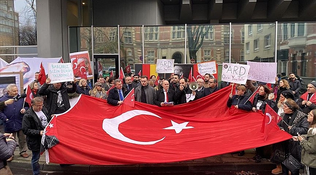 Almanya'da Atatürk'e yönelik çirkin yayına protesto