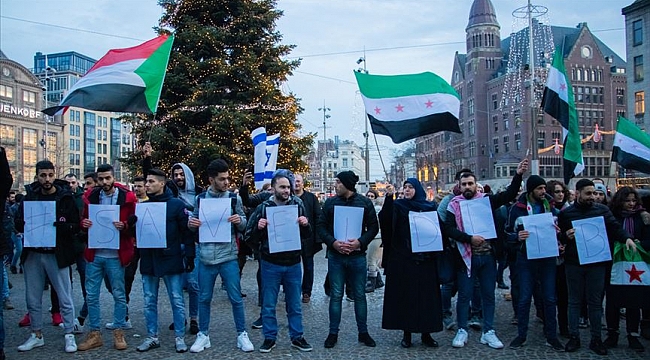 Hollanda'da 'İdlib'i kurtar' gösterisi