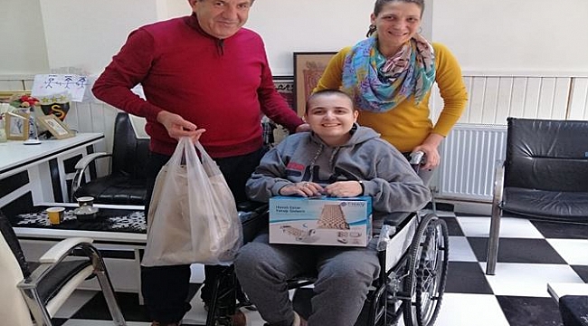 Hollanda'dan Bülent Türker Türkiye'de 20 günde 25 engenlli sevindirdi
