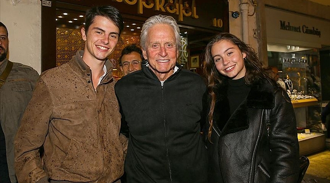 Michael Douglas Kapalı Çarşı'yı gezdi