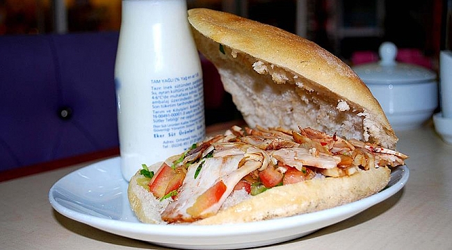 Türk girişimcilerden Hollandada yine bir ilk, arabaya servis döner hizmeti