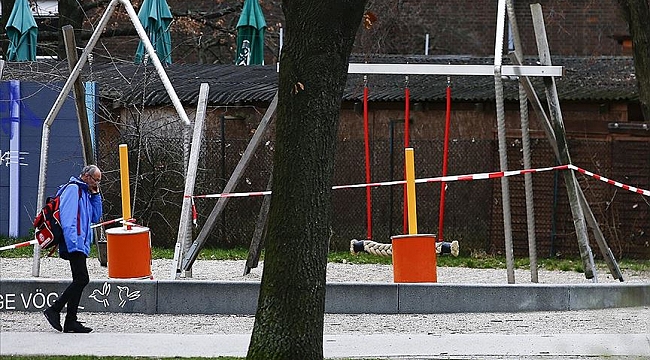 Almanya'da koronavirüsle mücadele için ikiden fazla kişinin bir araya gelmesi yasaklandı