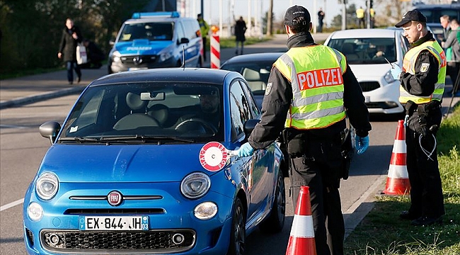 Hollanda'da sınır kontrolleri başladı