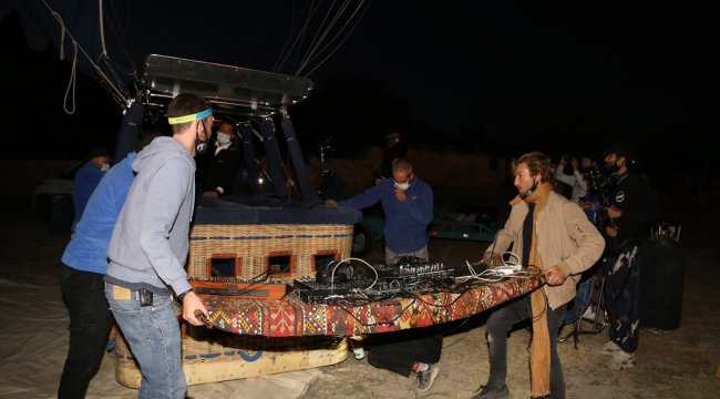 DJ Ben Böhmer Kapadokya'da sıcak hava balonunda performans sergiledi