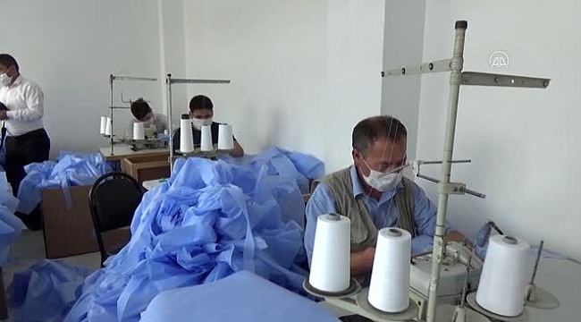 Sağlık çalışanları için üretilen tulum ve önlükler Avrupa'ya gönderiliyor