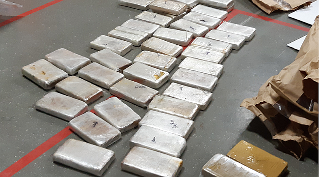 82 kilo cocaïne en 1,5 miljoen euro in verborgen ruimte
