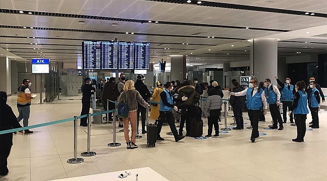 İngiltere'den İstanbul'a gelen yolculara mutasyon riski nedeniyle koronavirüs testi yapıldı