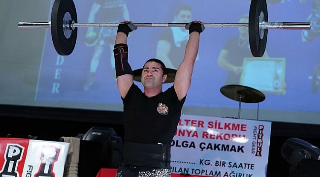 Hollanda’da gurur kaynağımız Tolga Çakmak, İstanbul’da halter silkmede dünya rekoru kırdı
