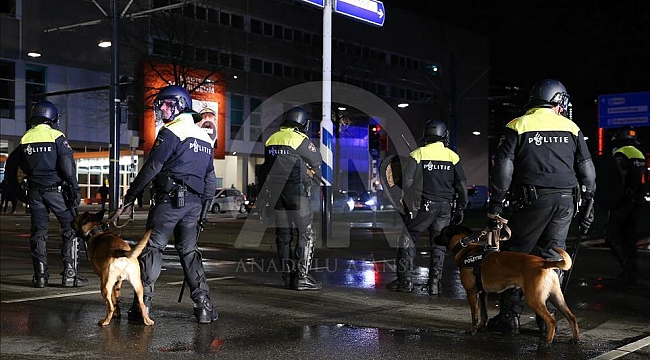 Hollanda'da sokağa çıkma yasağının ilk gününe küçük protestolar ve cezalar damga vurdu