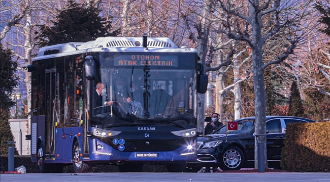 Eerste Turkse autonome elektrische bus is getest door President Erdogan