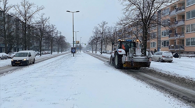 Hollanda'da kar fırtınası nedeniyle kırmızı alarm verildi