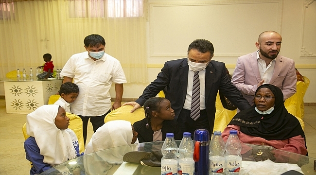 Almanya'daki Türk hayırseverler Sudanlı yetimler için yardım programı düzenledi
