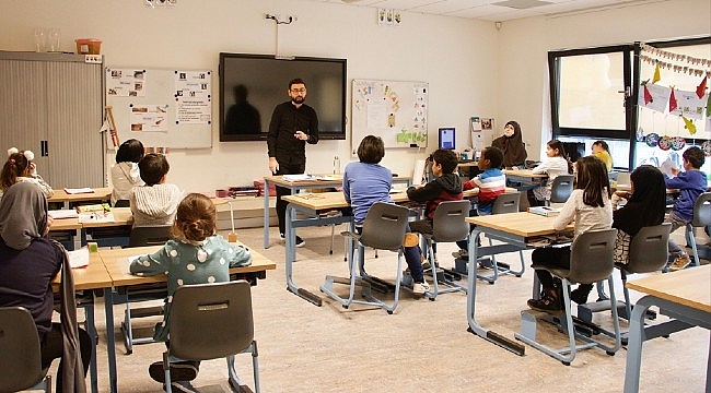 Hollanda'da ilkokul, ortaokul ve kreşler 10 Ocak'tan itibaren tekrar açılıyor